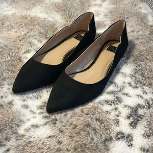 White House Black Market black low heel (1/2 in) shoes